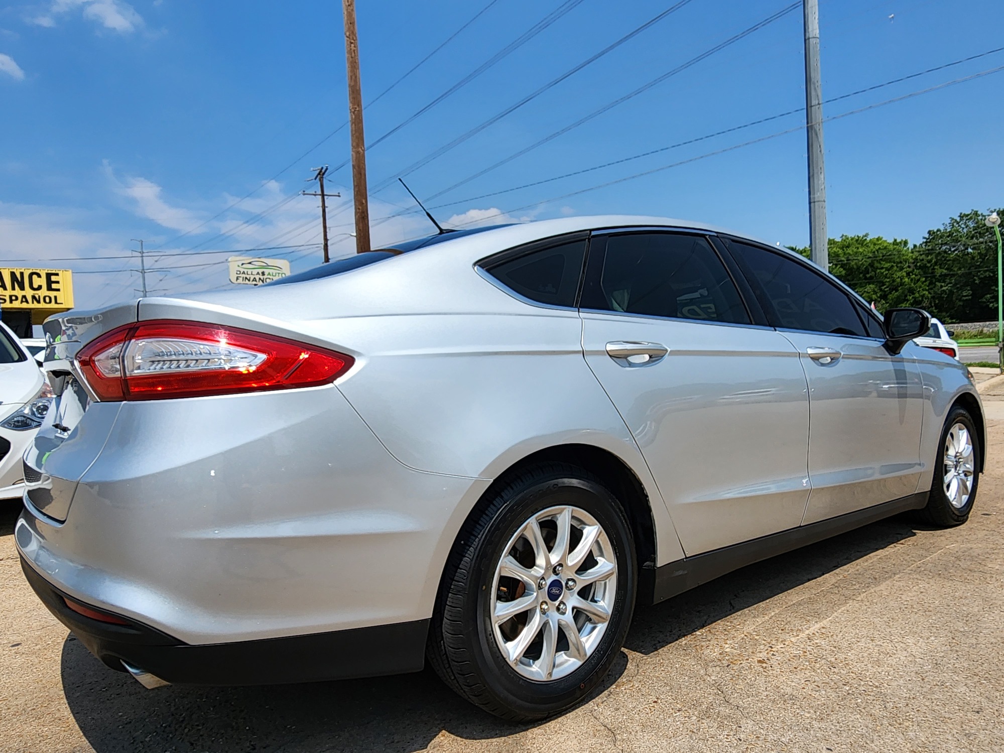 2016 SILVER /GRAY Ford Fusion (3FA6P0G70GR) , located at 2660 S.Garland Avenue, Garland, TX, 75041, (469) 298-3118, 32.885551, -96.655602 - CASH$$$$$ CAR! This is a 2016 FORD FUSION S SEDAN! SUPER CLEAN! BACK UP CAMERA! BLUETOOTH! Come in for a test drive today. We are open from 10am-7pm Monday-Saturday. Call or text us with any questions at 469-202-7468, or email us at dallasautos4less@gmail.com. - Photo #3